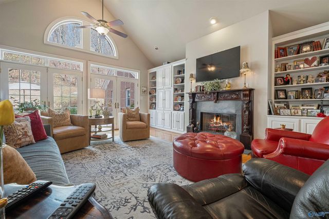 207 Hummingbird Way, Rainbow City, AL 35906