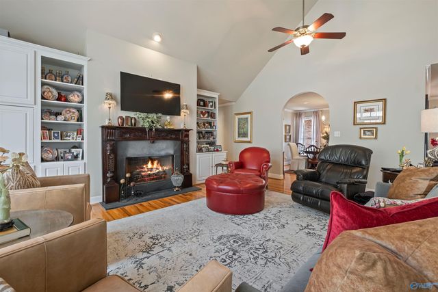 207 Hummingbird Way, Rainbow City, AL 35906