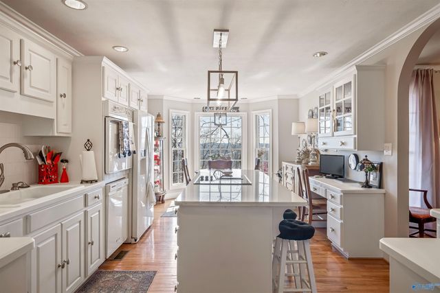 207 Hummingbird Way, Rainbow City, AL 35906