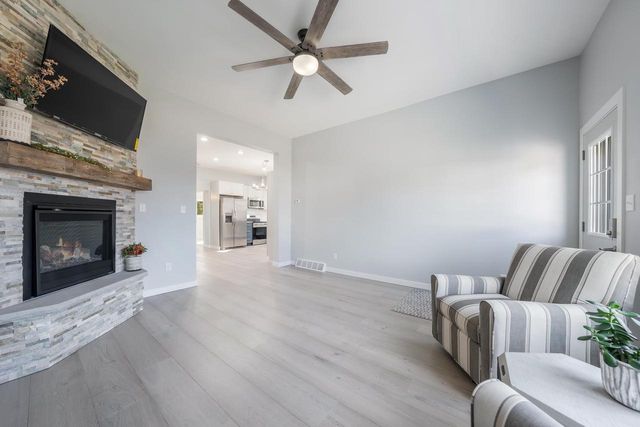 303 S 1ST AVENUE, Winneconne, WI 54986