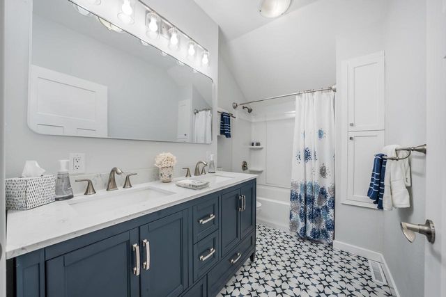 303 S 1ST AVENUE, Winneconne, WI 54986