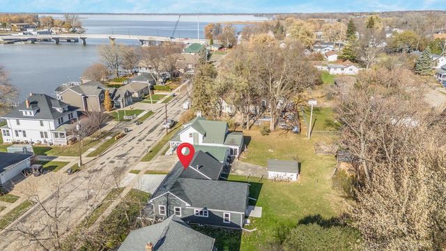 303 S 1ST AVENUE, Winneconne, WI 54986