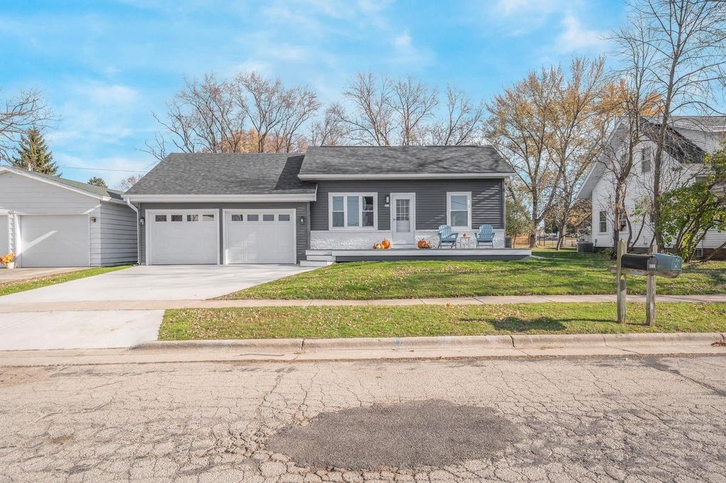 303 S 1ST AVENUE, Winneconne, WI 54986