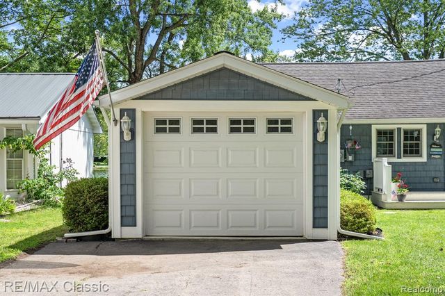 5286 Edgelake Drive, Pinckney, MI 48169