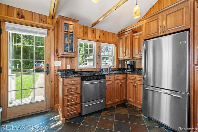 5286 Edgelake Drive, Pinckney, MI 48169