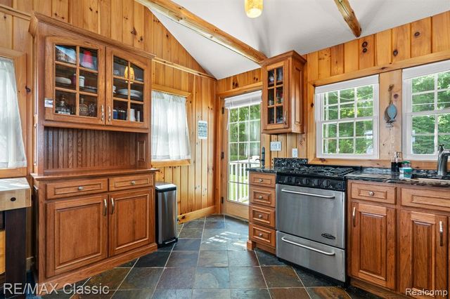 5286 Edgelake Drive, Pinckney, MI 48169