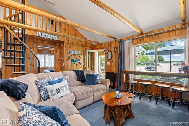 5286 Edgelake Drive, Pinckney, MI 48169