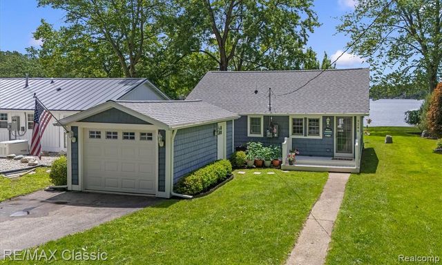 5286 Edgelake Drive, Pinckney, MI 48169