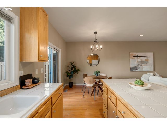 7421 Ne SHALEEN St, Hillsboro, OR 97124