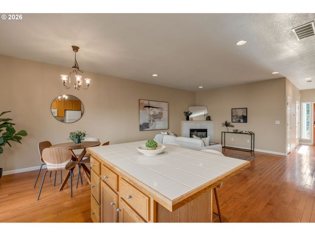 7421 Ne SHALEEN St, Hillsboro, OR 97124