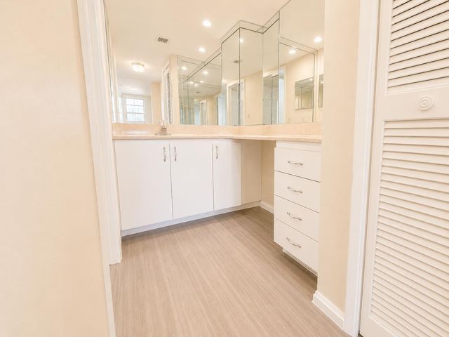 3520 Oaks Way 402, Pompano Beach, FL 33069