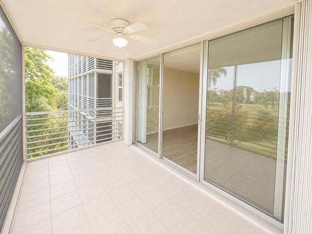 3520 Oaks Way 402, Pompano Beach, FL 33069
