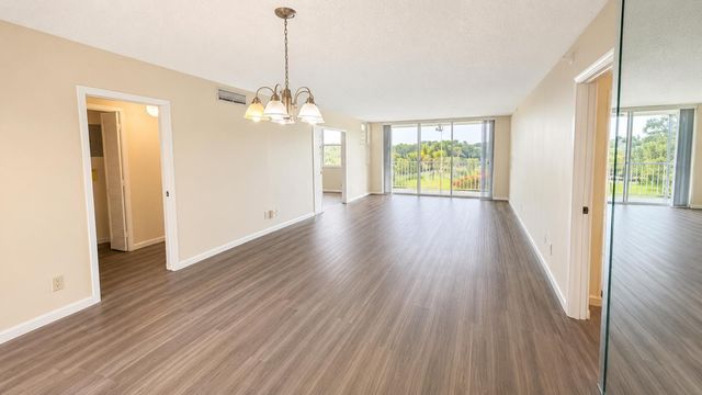 3520 Oaks Way 402, Pompano Beach, FL 33069