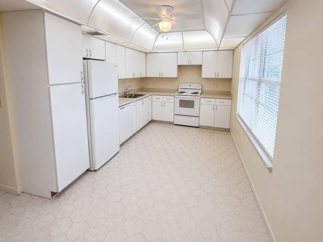 3520 Oaks Way 402, Pompano Beach, FL 33069