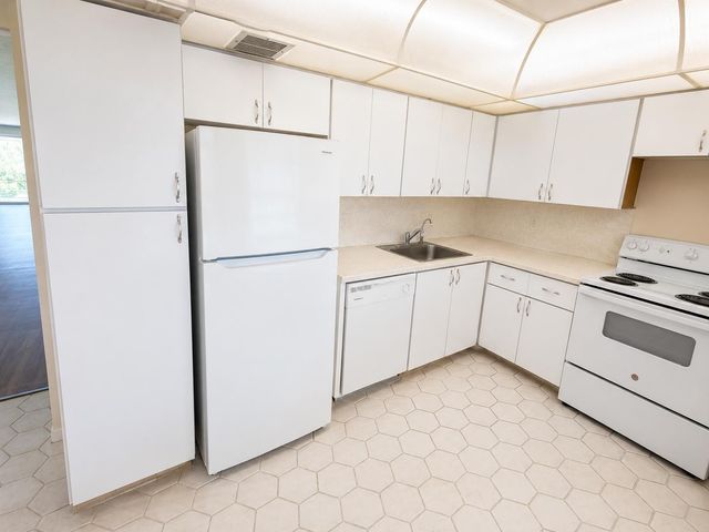 3520 Oaks Way 402, Pompano Beach, FL 33069