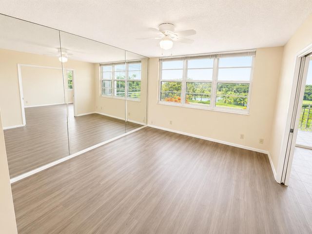 3520 Oaks Way 402, Pompano Beach, FL 33069