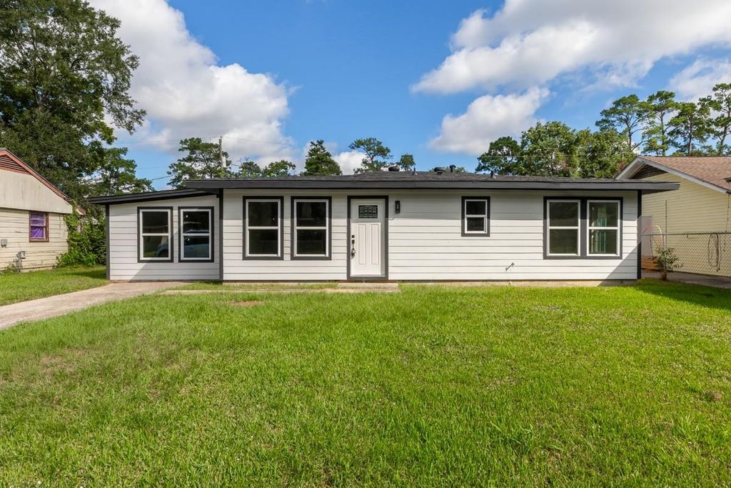 5260 Landry Lane, Beaumont, TX 77708