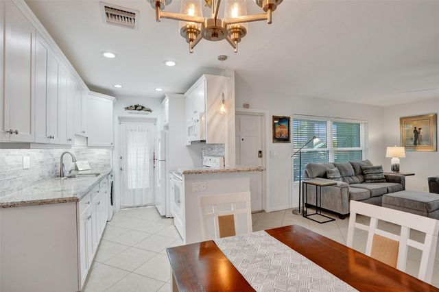 935 SE 9th Ave 16, Pompano Beach, FL 33060