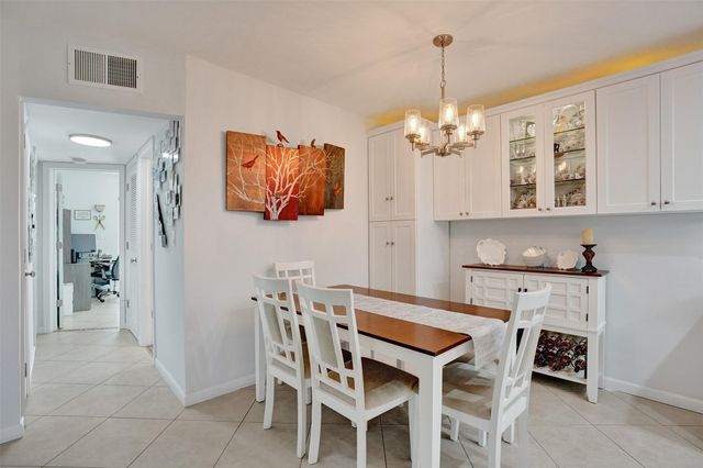 935 SE 9th Ave 16, Pompano Beach, FL 33060