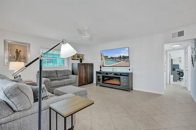 935 SE 9th Ave 16, Pompano Beach, FL 33060