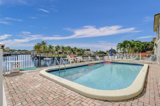 935 SE 9th Ave 16, Pompano Beach, FL 33060