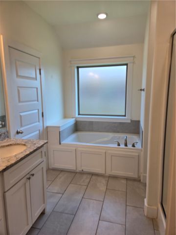 2400 N Kathryn Lane, Siloam Springs, AR 72761
