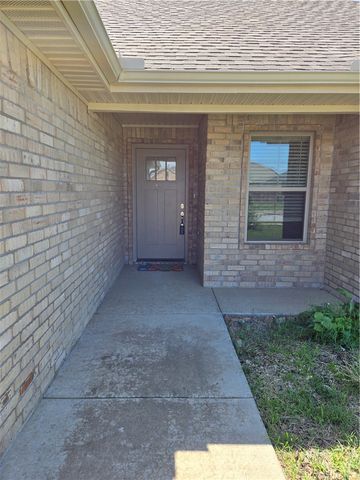 2400 N Kathryn Lane, Siloam Springs, AR 72761