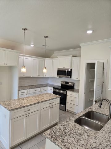 2400 N Kathryn Lane, Siloam Springs, AR 72761