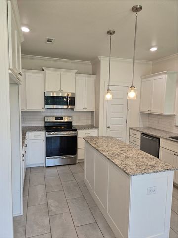 2400 N Kathryn Lane, Siloam Springs, AR 72761
