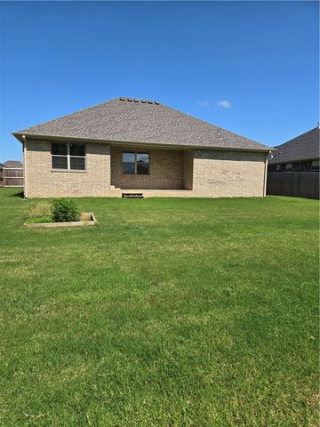 2400 N Kathryn Lane, Siloam Springs, AR 72761