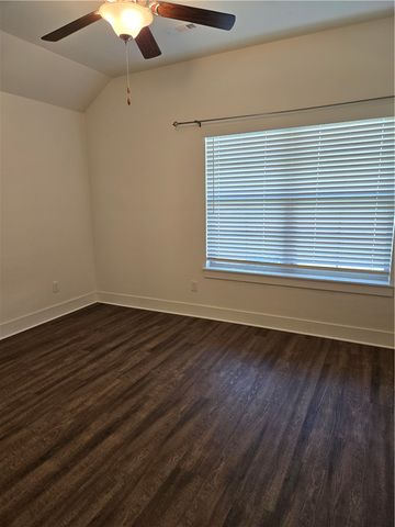 2400 N Kathryn Lane, Siloam Springs, AR 72761
