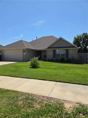 2400 N Kathryn Lane, Siloam Springs, AR 72761