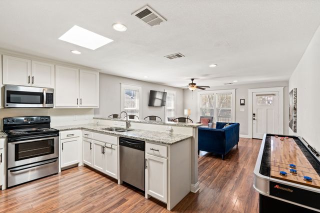 816 N Beckley, Dallas, TX 75203