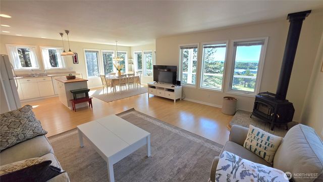 35602 J Place, Ocean Park, WA 98640