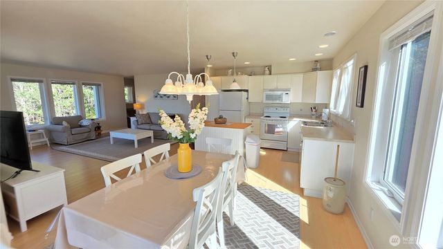 35602 J Place, Ocean Park, WA 98640