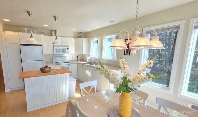 35602 J Place, Ocean Park, WA 98640