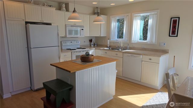 35602 J Place, Ocean Park, WA 98640