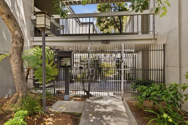 1151 Compass Lane 111, Foster City, CA 94404