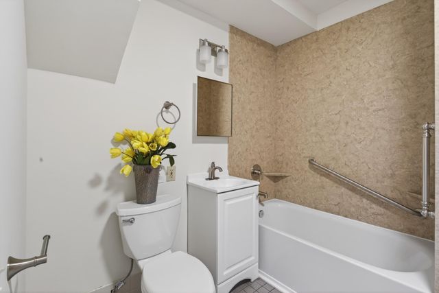 1627 Thomas Avenue N, Minneapolis, MN 55411