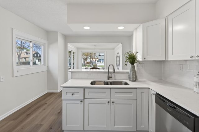 1627 Thomas Avenue N, Minneapolis, MN 55411