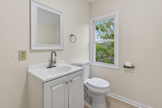 1627 Thomas Avenue N, Minneapolis, MN 55411