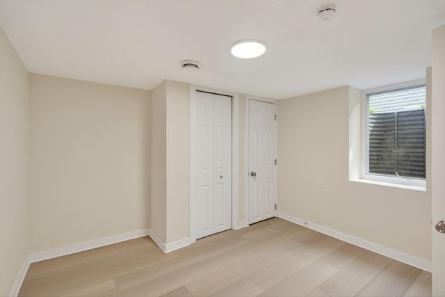 1627 Thomas Avenue N, Minneapolis, MN 55411