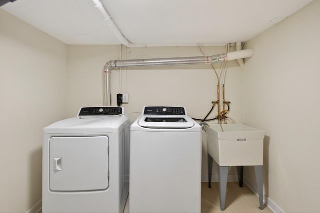 1627 Thomas Avenue N, Minneapolis, MN 55411