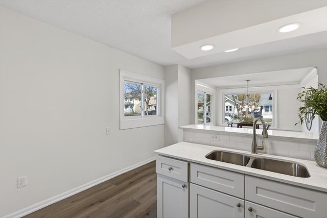 1627 Thomas Avenue N, Minneapolis, MN 55411