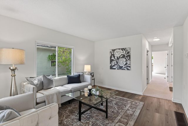 1627 Thomas Avenue N, Minneapolis, MN 55411