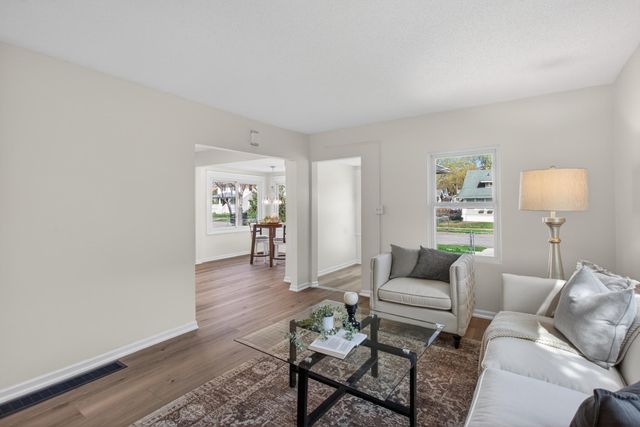 1627 Thomas Avenue N, Minneapolis, MN 55411