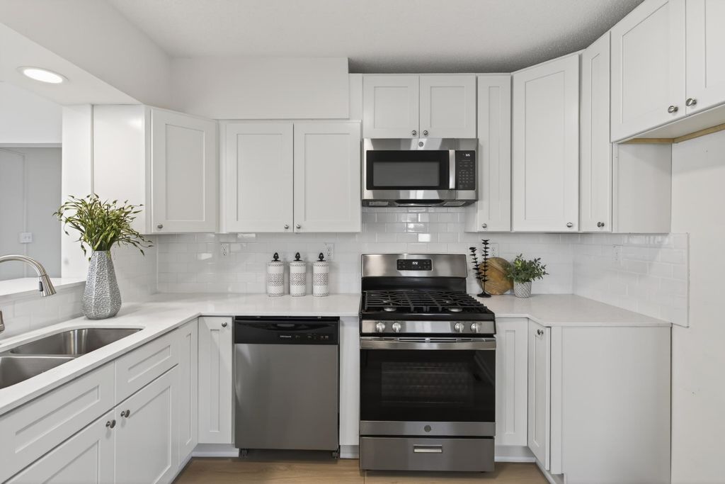 1627 Thomas Avenue N, Minneapolis, MN 55411