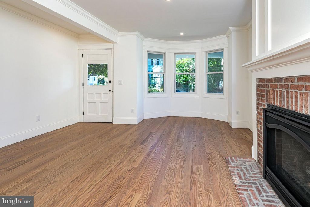 141 S MAIN ST, PENNINGTON, NJ 08534 — photo 2