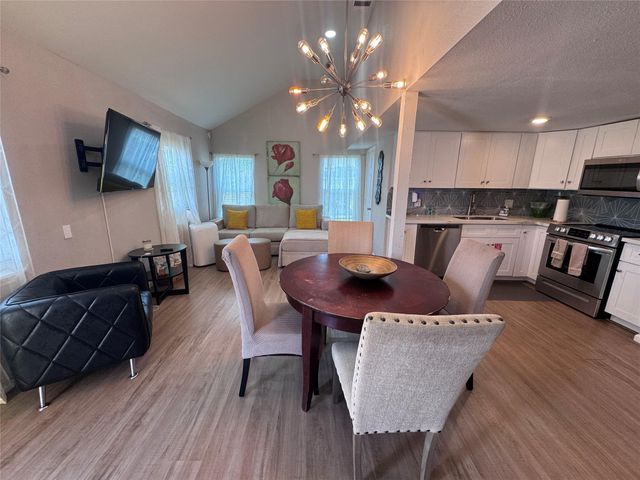 3931 Grayson Drive, Galveston, TX 77554