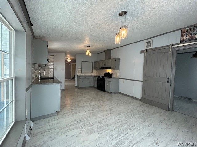 901 Hollywood Drive, Lockport Town, NY 14094